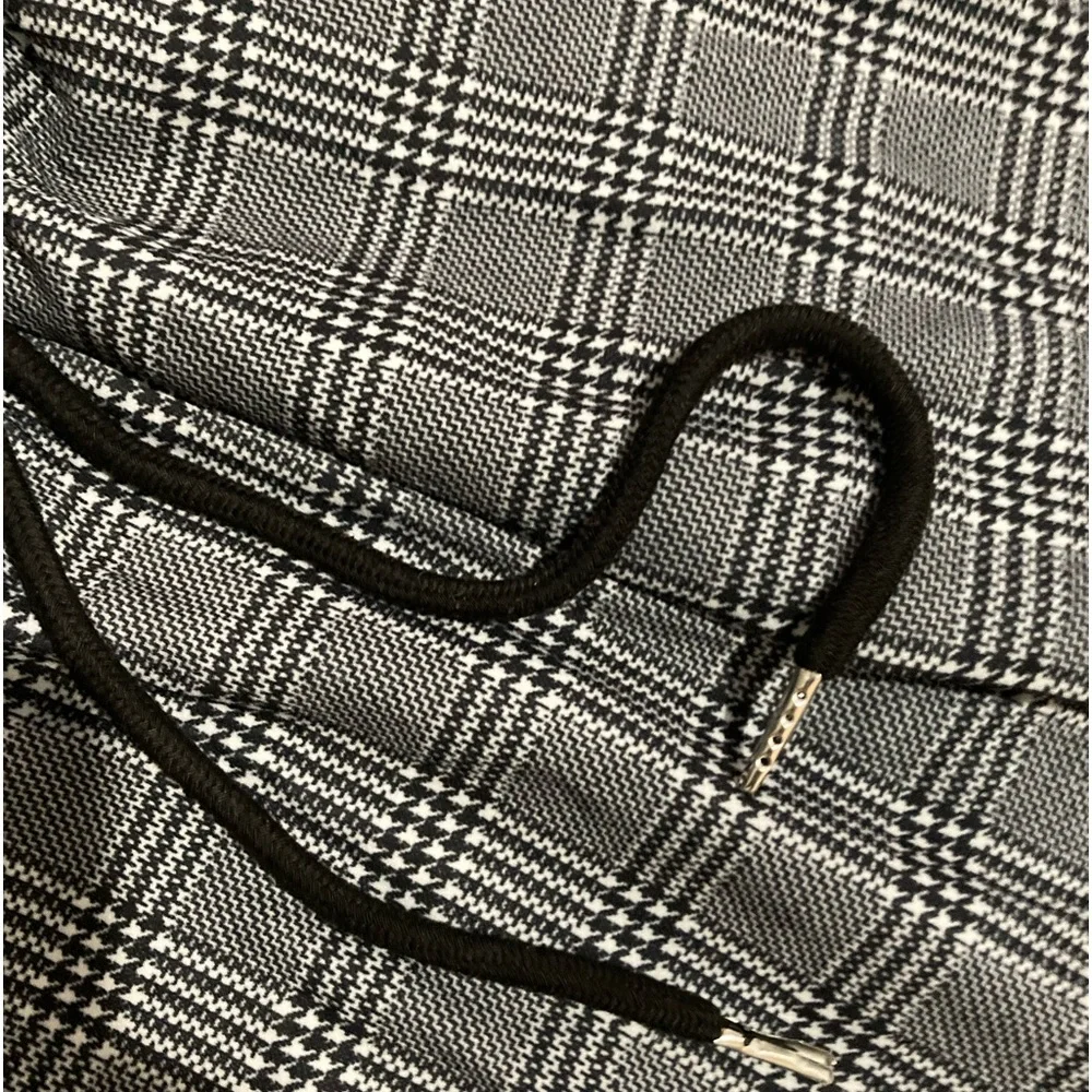 Indero Woman Black and White Plaid Pants
Size: S/M - Picture 4 of 5